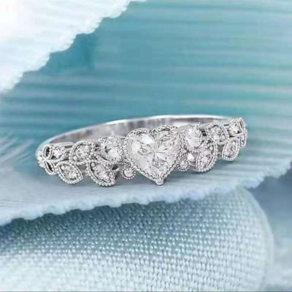 White Heart CZ Silver Ring - Picture 1 of 1
